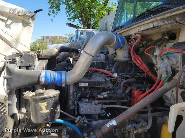 image for item DR8016 2001 Freightliner  FL80 water truck