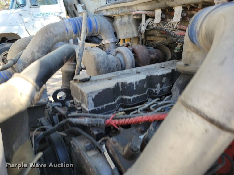 image for item DR8016 2001 Freightliner  FL80 water truck