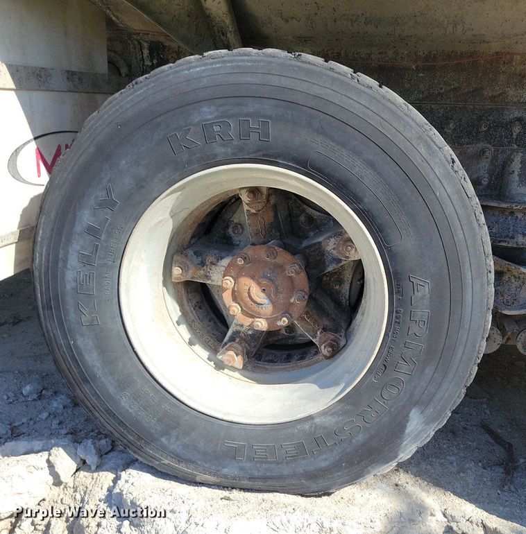 image for item DR8016 2001 Freightliner  FL80 water truck