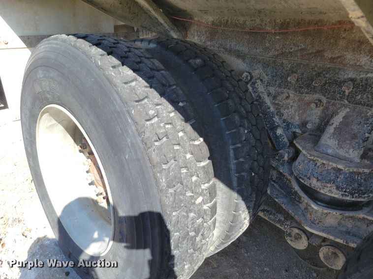 image for item DR8016 2001 Freightliner  FL80 water truck