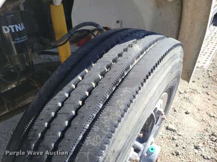 image for item DR8016 2001 Freightliner  FL80 water truck