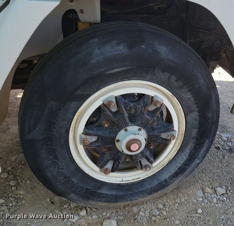 image for item DR8016 2001 Freightliner  FL80 water truck