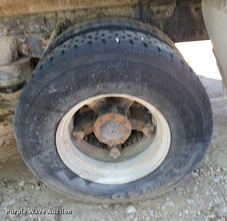 image for item DR8016 2001 Freightliner  FL80 water truck