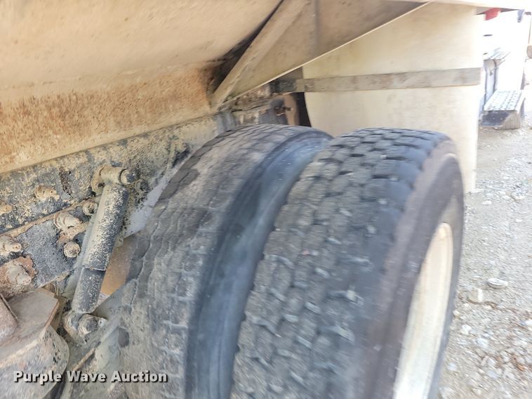 image for item DR8016 2001 Freightliner  FL80 water truck