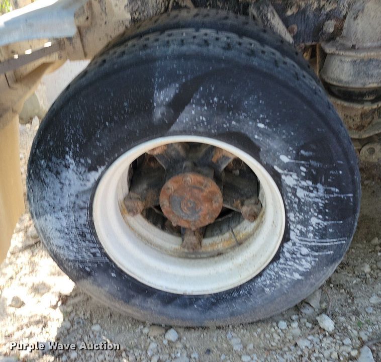 image for item DR8016 2001 Freightliner  FL80 water truck