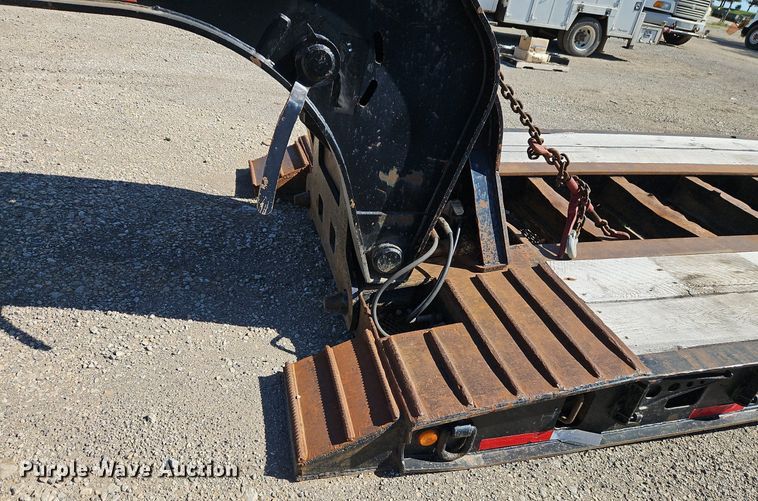 image for item DR8591 2006 Kalyn Siebert lowboy equipment trailer