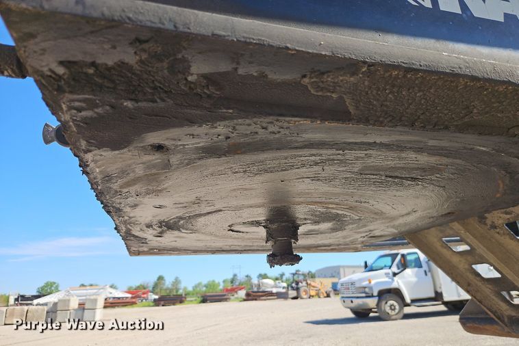 image for item DR8591 2006 Kalyn Siebert lowboy equipment trailer