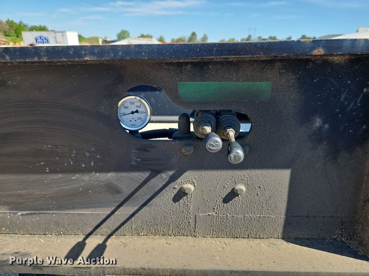 image for item DR8591 2006 Kalyn Siebert lowboy equipment trailer