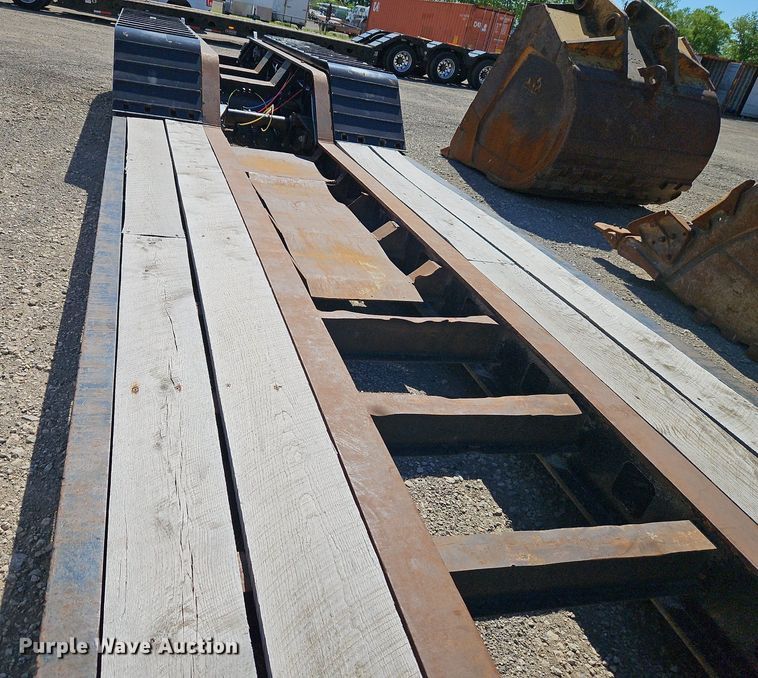 image for item DR8591 2006 Kalyn Siebert lowboy equipment trailer