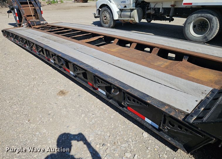 image for item DR8591 2006 Kalyn Siebert lowboy equipment trailer