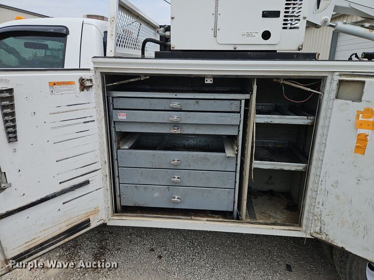 image for item DR8668 2012 Ford  F550 XL Super Duty utility / service truck