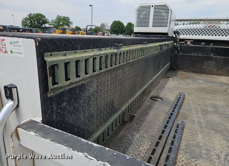 image for item DR8668 2012 Ford  F550 XL Super Duty utility / service truck