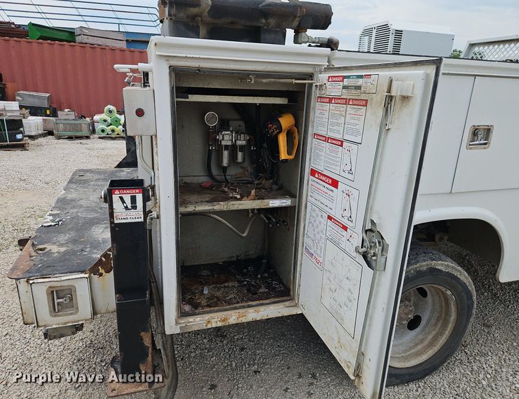 image for item DR8668 2012 Ford  F550 XL Super Duty utility / service truck