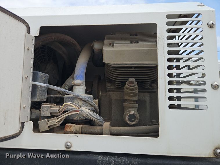 image for item DR8668 2012 Ford  F550 XL Super Duty utility / service truck