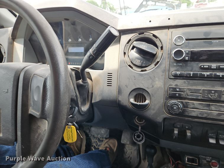 image for item DR8668 2012 Ford  F550 XL Super Duty utility / service truck