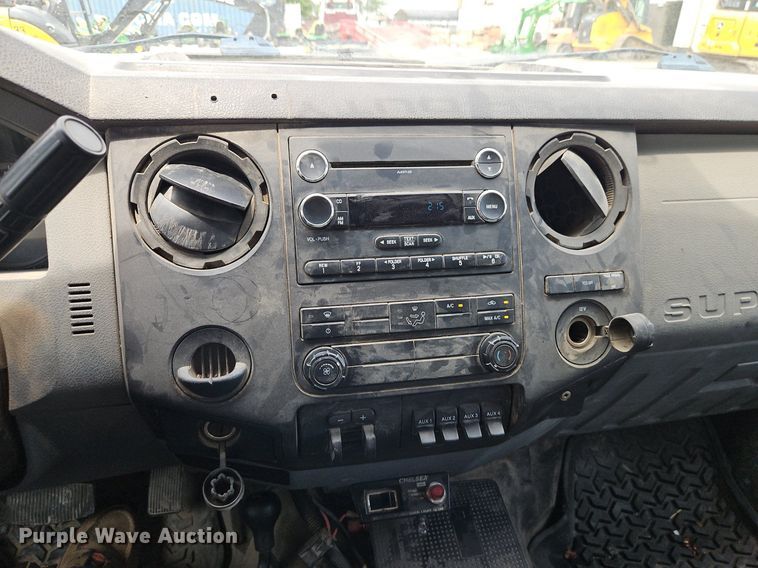 image for item DR8668 2012 Ford  F550 XL Super Duty utility / service truck