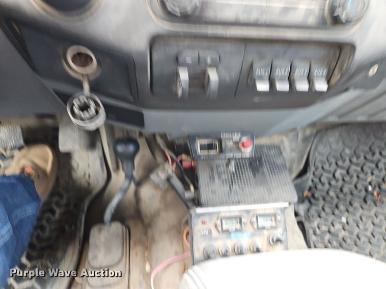 image for item DR8668 2012 Ford  F550 XL Super Duty utility / service truck