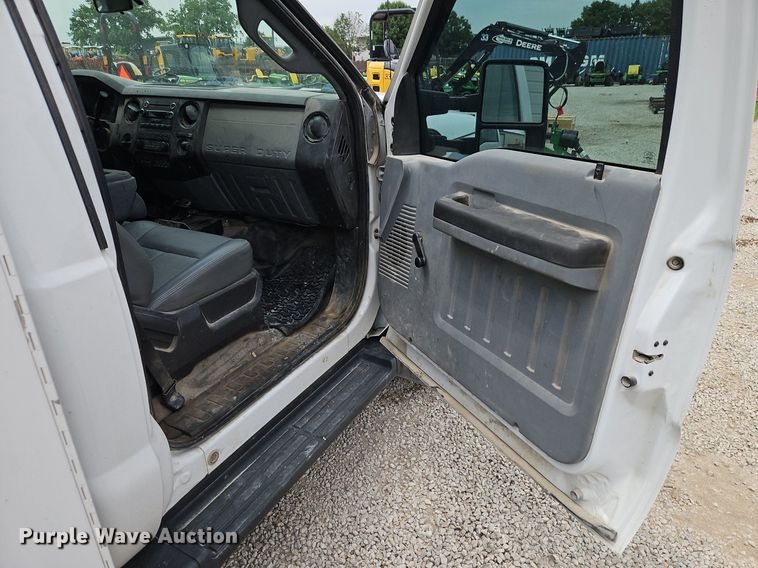 image for item DR8668 2012 Ford  F550 XL Super Duty utility / service truck