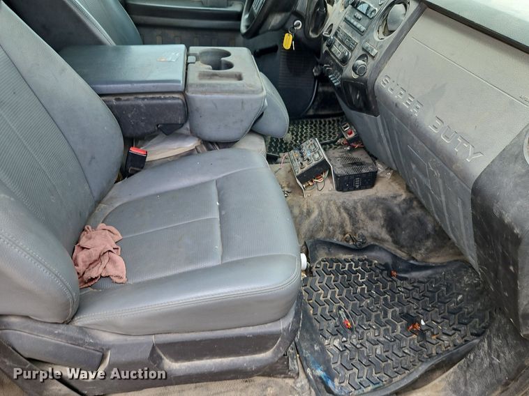 image for item DR8668 2012 Ford  F550 XL Super Duty utility / service truck