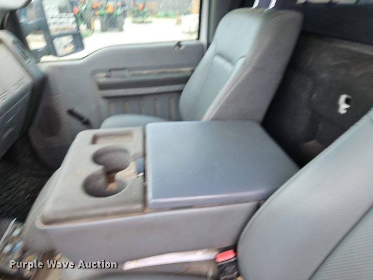 image for item DR8668 2012 Ford  F550 XL Super Duty utility / service truck