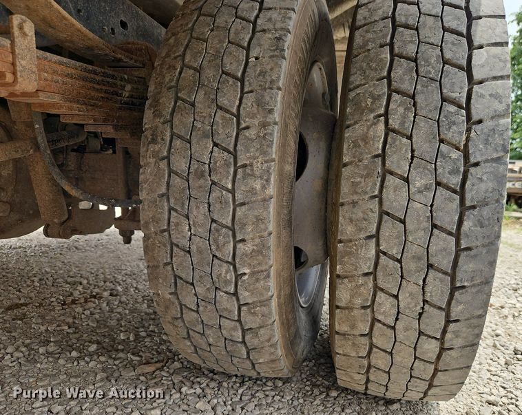 image for item DR8668 2012 Ford  F550 XL Super Duty utility / service truck