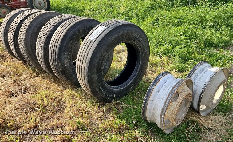 image for item DR8669 (6) 295/75R22.5 tires