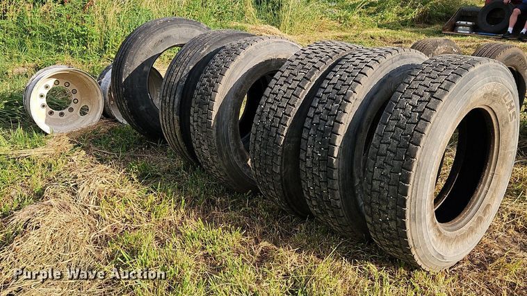 image for item DR8669 (6) 295/75R22.5 tires