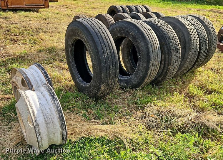 image for item DR8669 (6) 295/75R22.5 tires