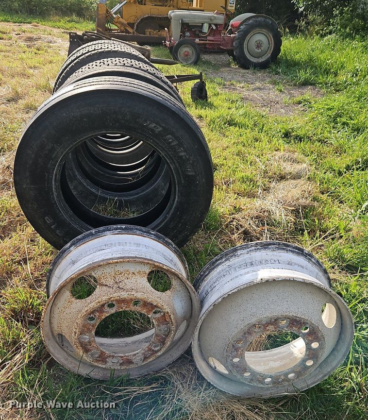 image for item DR8669 (6) 295/75R22.5 tires