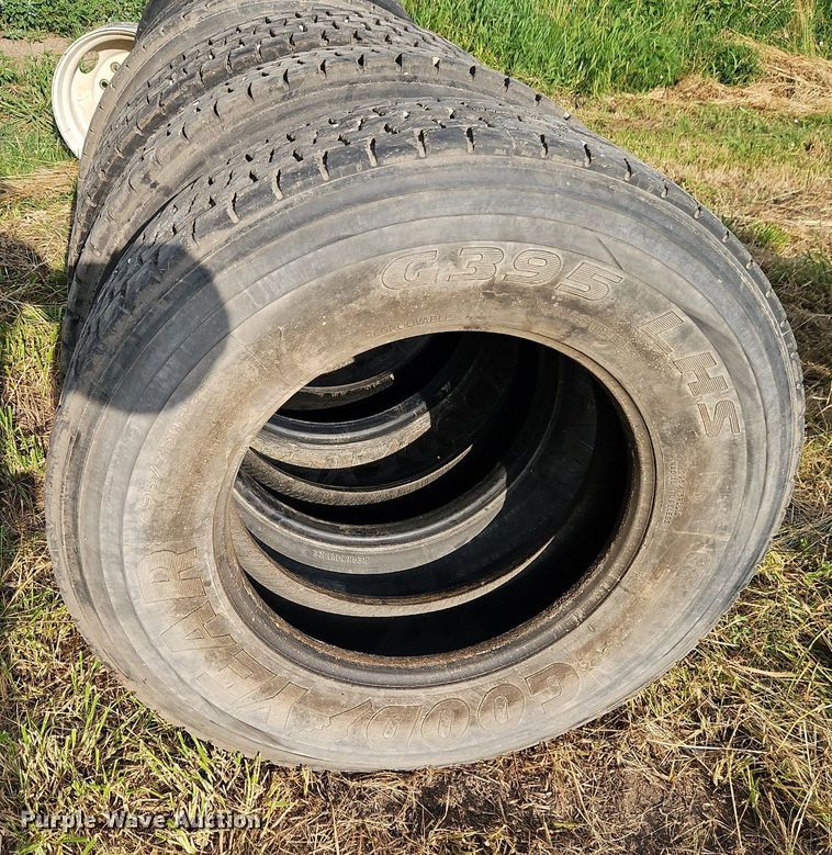 image for item DR8669 (6) 295/75R22.5 tires