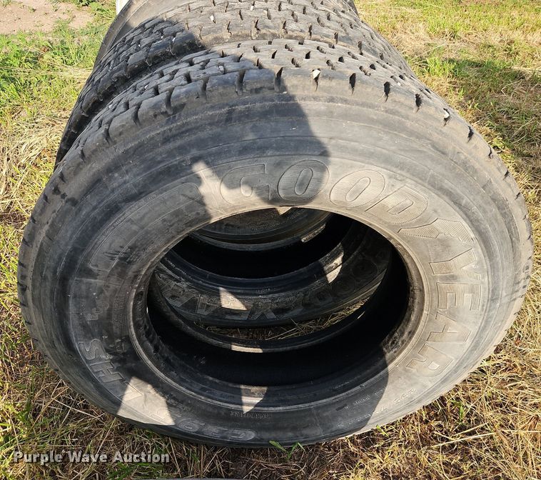 image for item DR8669 (6) 295/75R22.5 tires