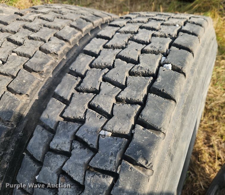 image for item DR8669 (6) 295/75R22.5 tires