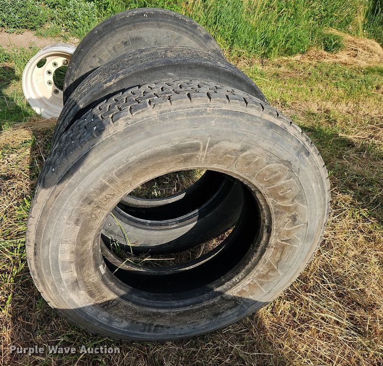 image for item DR8669 (6) 295/75R22.5 tires