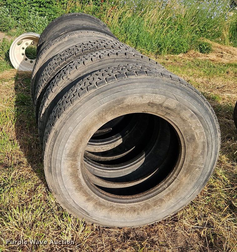 image for item DR8669 (6) 295/75R22.5 tires