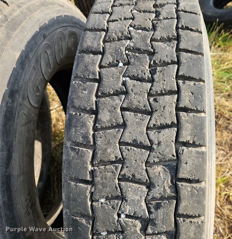 image for item DR8669 (6) 295/75R22.5 tires