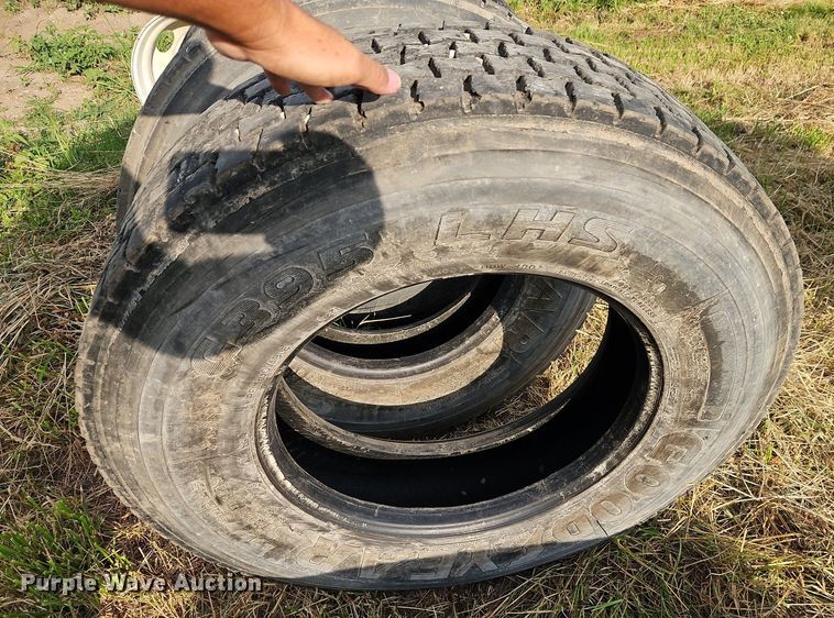 image for item DR8669 (6) 295/75R22.5 tires