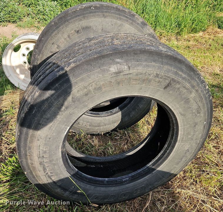 image for item DR8669 (6) 295/75R22.5 tires