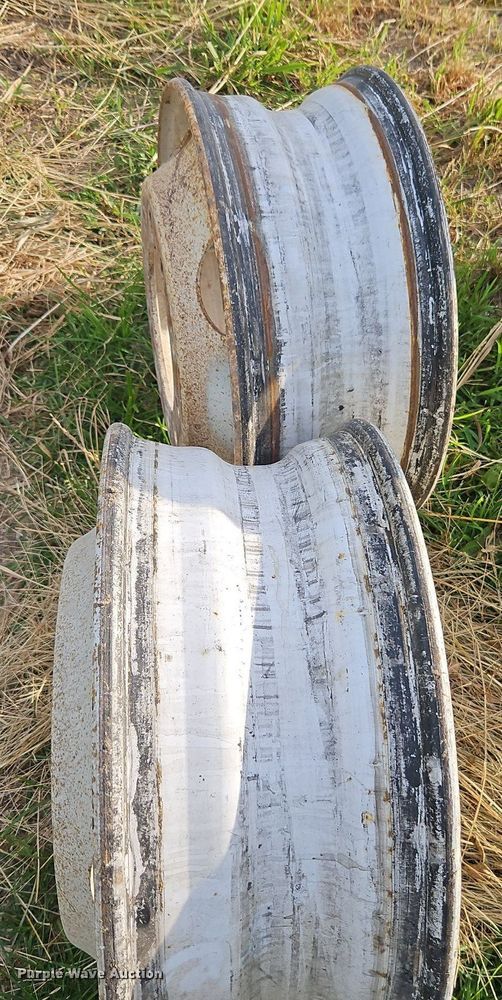 image for item DR8669 (6) 295/75R22.5 tires