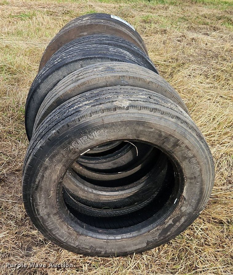 image for item DR8675 (6) 225/70R19.5 tires