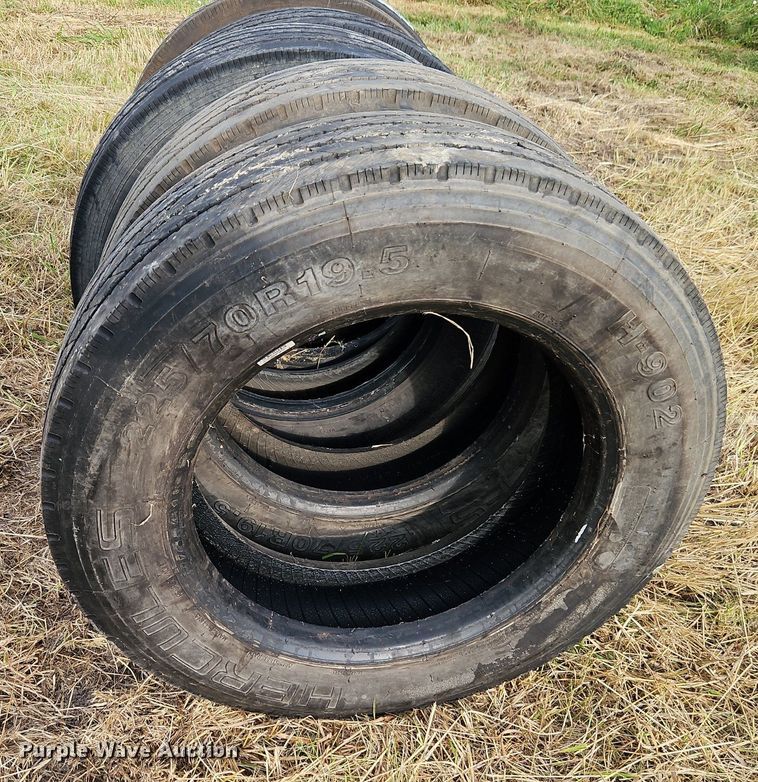 image for item DR8675 (6) 225/70R19.5 tires