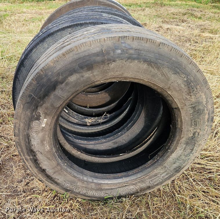 image for item DR8675 (6) 225/70R19.5 tires