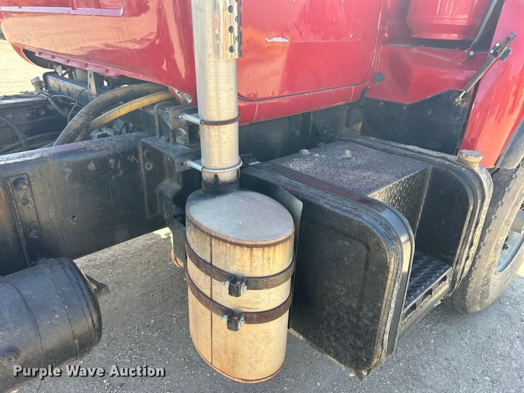 image for item DS0859 1985 Mack DM685S truck cab and chassis