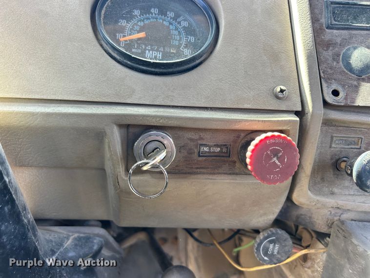 image for item DS0859 1985 Mack DM685S truck cab and chassis