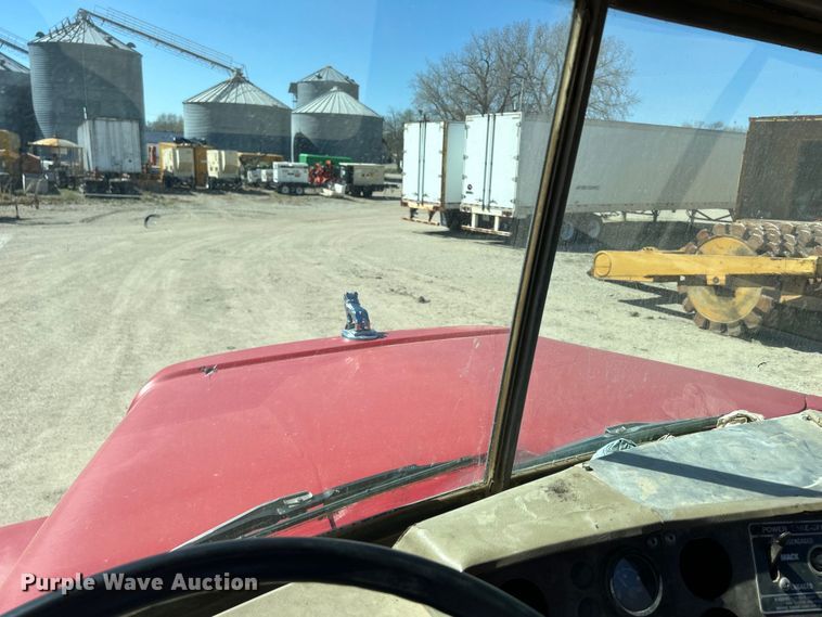 image for item DS0859 1985 Mack DM685S truck cab and chassis