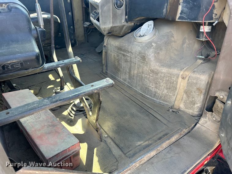 image for item DS0859 1985 Mack DM685S truck cab and chassis