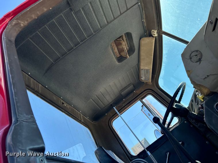 image for item DS0859 1985 Mack DM685S truck cab and chassis