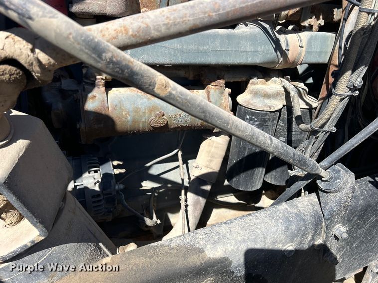 image for item DS0859 1985 Mack DM685S truck cab and chassis