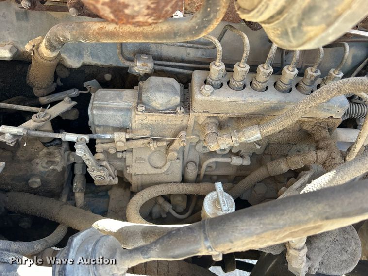 image for item DS0859 1985 Mack DM685S truck cab and chassis