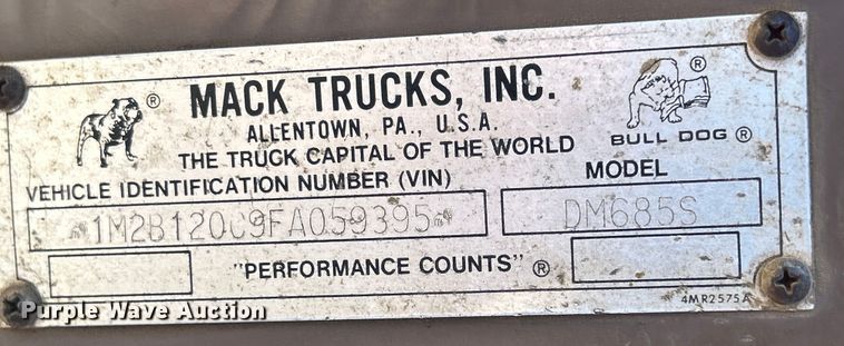 image for item DS0859 1985 Mack DM685S truck cab and chassis