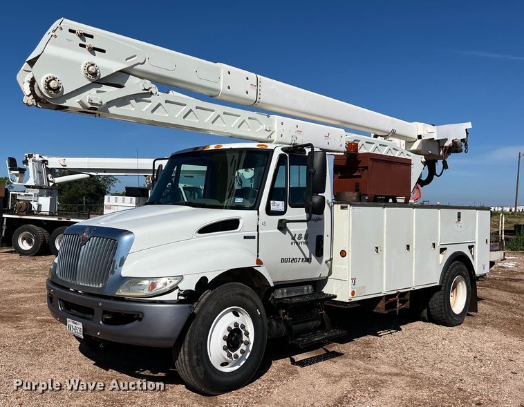 image for item DS3084 2010 International DuraStar 4300 bucket truck